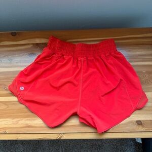 Lululemon Hotty Hot Low-Rise Lined Short 2.5"